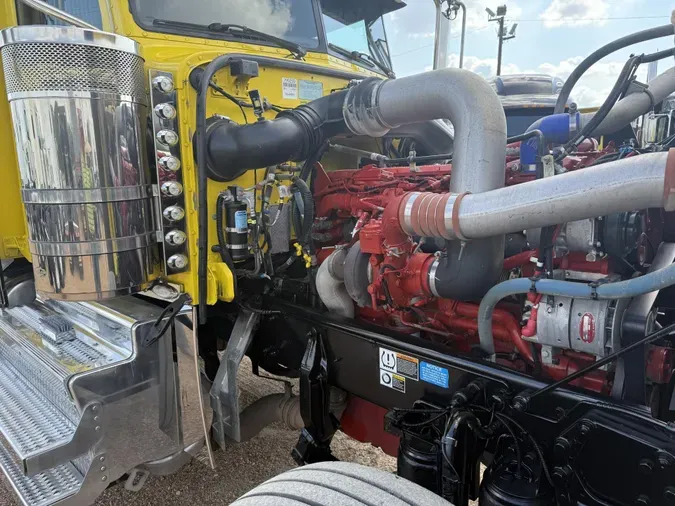 2023 Peterbilt 389