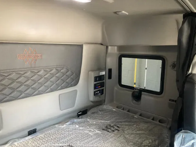 2026 International HX620 Sleeper