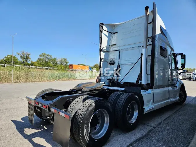 2021 VOLVO VNL64T760