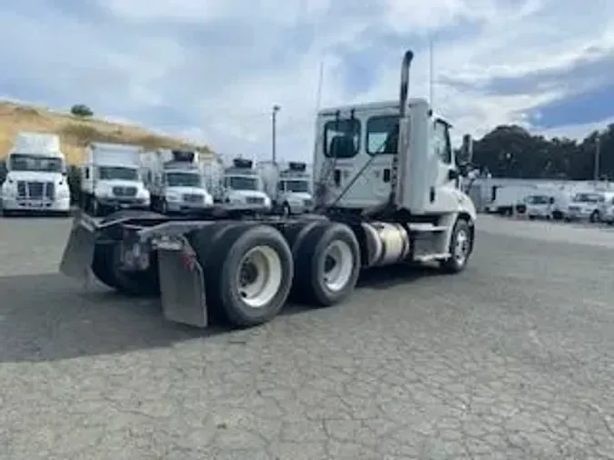 2016 FREIGHTLINER/MERCEDES CASCADIA 113