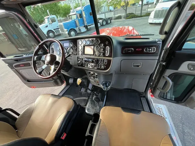2020 Peterbilt 389