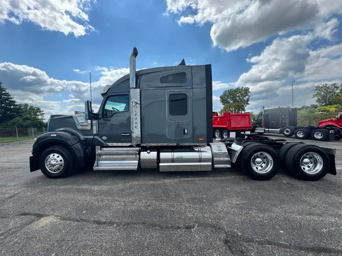 2024 Kenworth W990