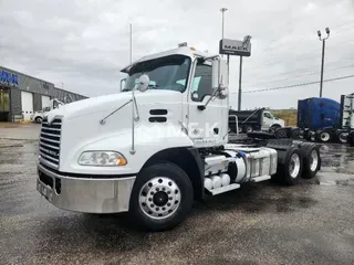 2017 MACK CXU613