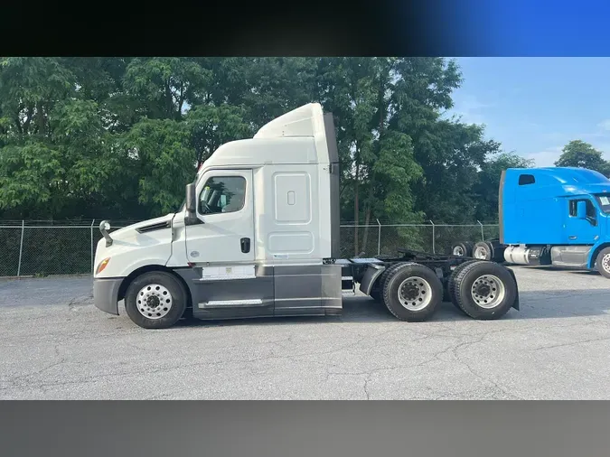 2020 Freightliner Cascadia 126