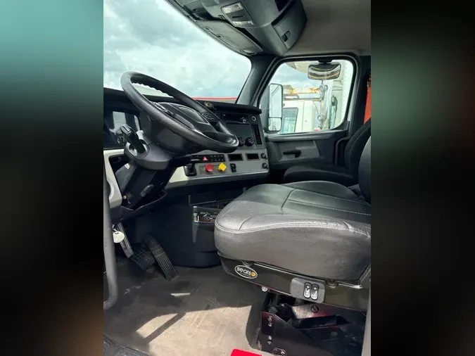 2020 FREIGHTLINER NEW CASCADIA 126