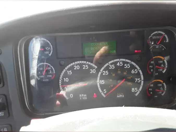 2018 FREIGHTLINER M2 106