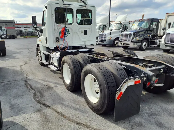 2016 FREIGHTLINER/MERCEDES CASCADIA 125