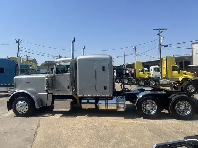 2021 Peterbilt 389