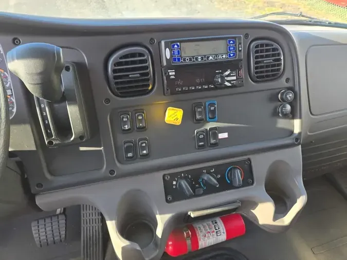 2020 FREIGHTLINER/MERCEDES M2 106