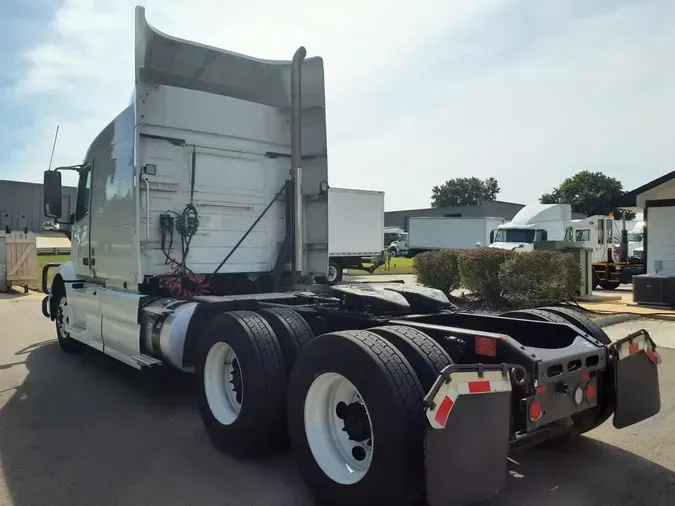 2020 VOLVO VNR64T-640