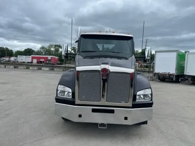 2024 Kenworth T880