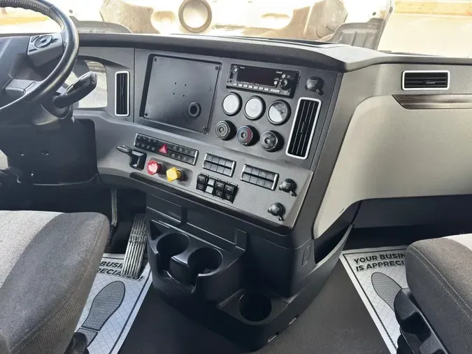 2022 FREIGHTLINER Cascadia 126