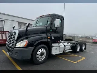 2017 FREIGHTLINER/MERCEDES CASCADIA 125