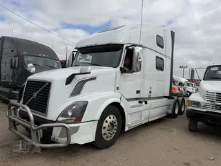 2017 VOLVO VNL64T780