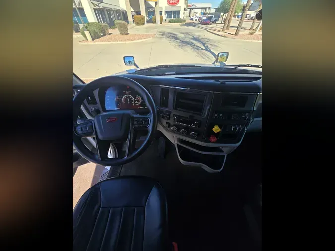 2023 Peterbilt 579