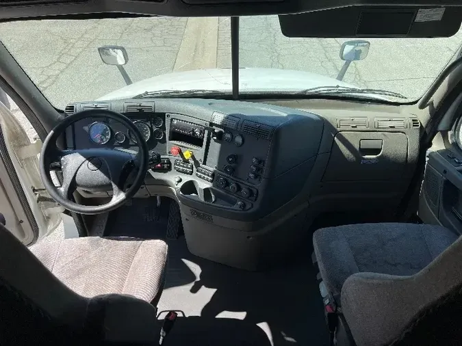 2019 Freightliner X12564ST