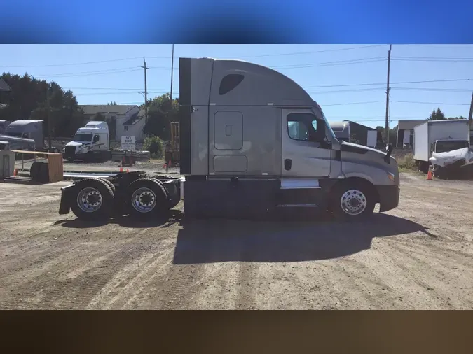2021 Freightliner Cascadia 126