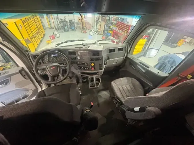 2017 Peterbilt 579