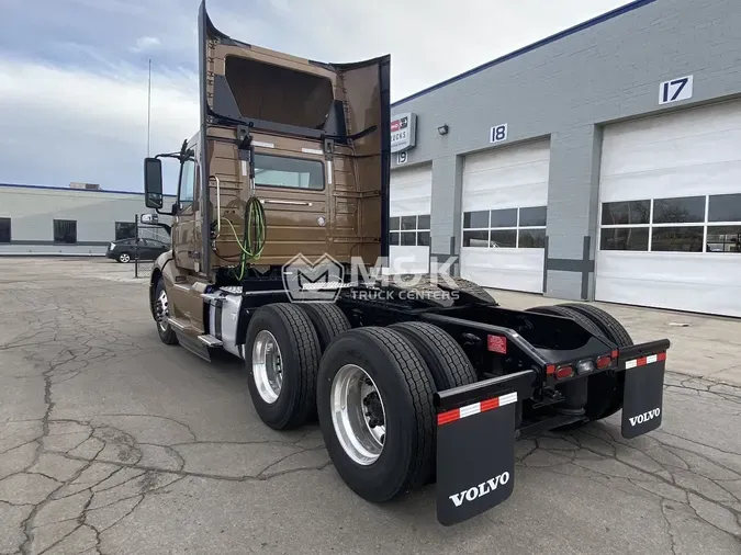 2024 VOLVO VNL64T300