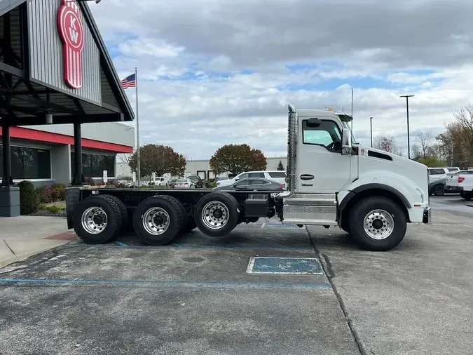 2025 Kenworth T880