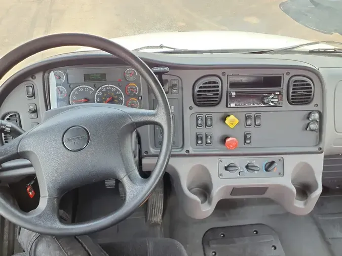2017 FREIGHTLINER M2 106