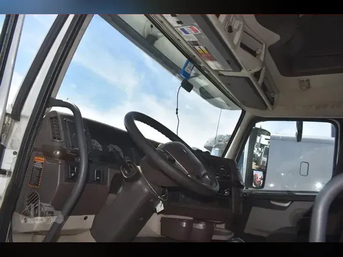 2016 VOLVO VNL64T780