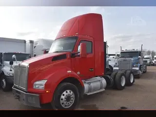 2017 KENWORTH T880