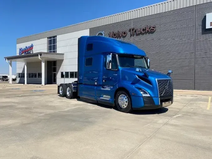 2025 VOLVO VNL64T860