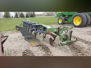 John Deere 2700