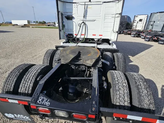 2022 VOLVO VNL64T760