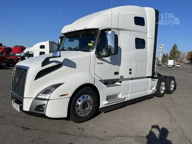 2025 VOLVO VNL64T760