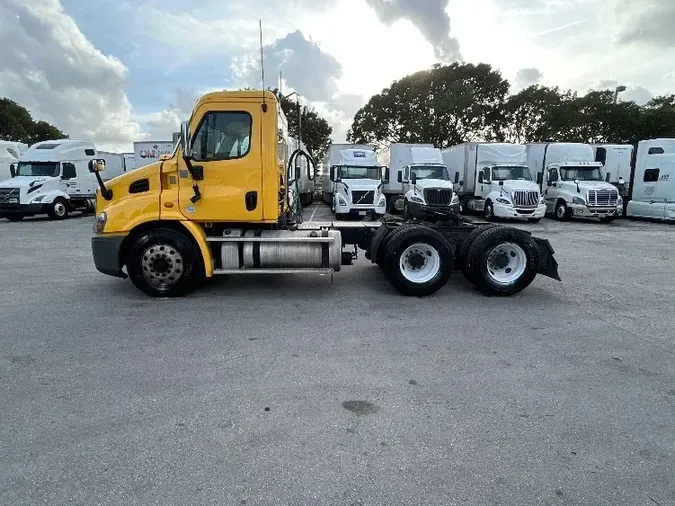 2018 Freightliner X11364ST