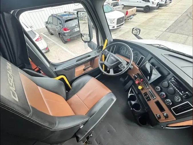 2023 Freightliner Cascadia 126