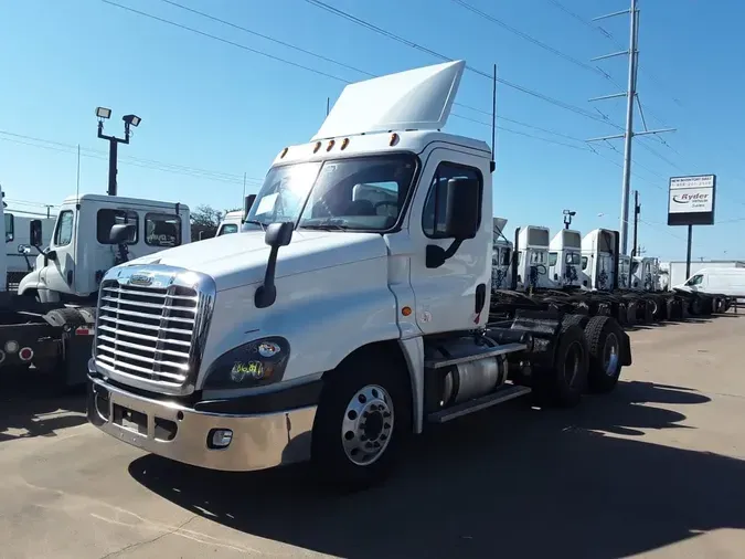 2018 FREIGHTLINER/MERCEDES CASCADIA 125df33fad5458d113a7c0ea2ff37dd6e77