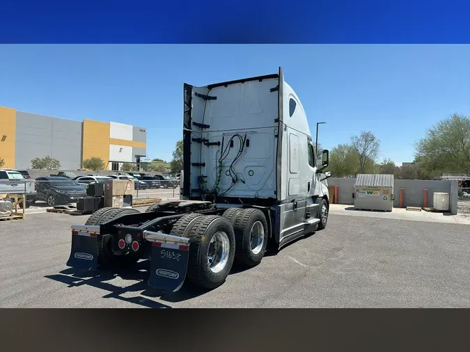 2021 Freightliner Cascadia 126
