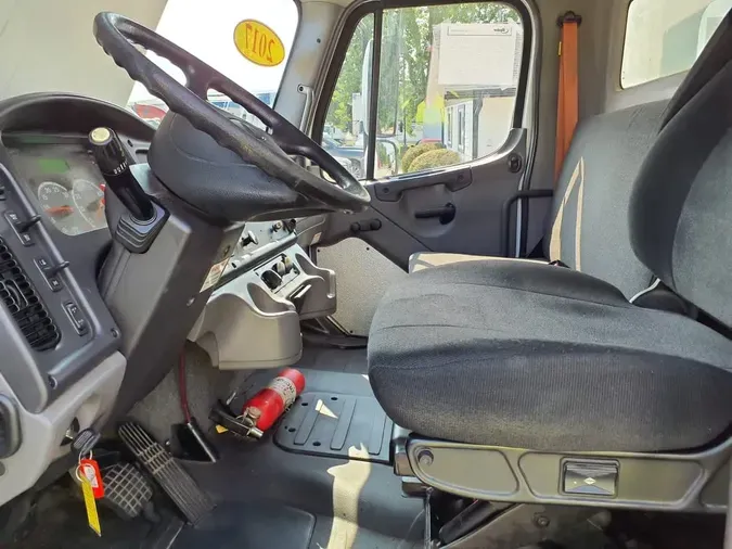 2017 FREIGHTLINER M2 106