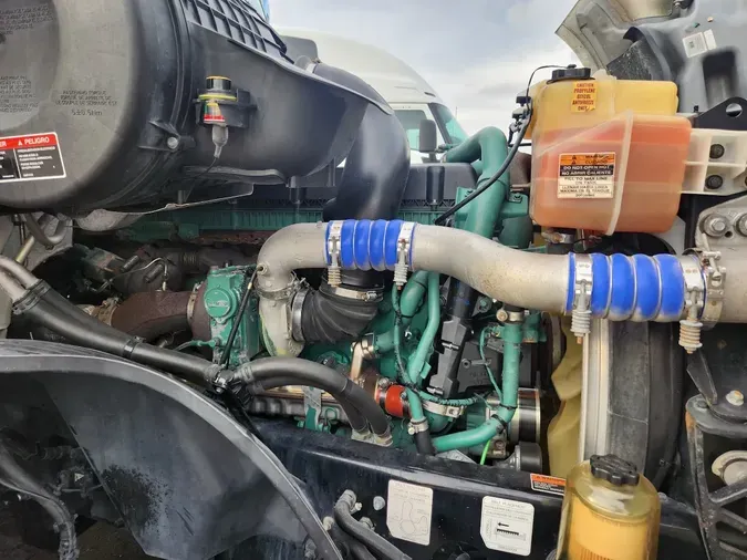 2021 VOLVO VNL64T740df40eacf92c15e0655cf291eebe05ba9