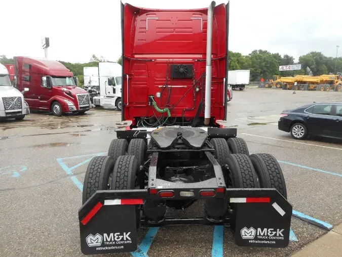 2017 VOLVO VNL64T780