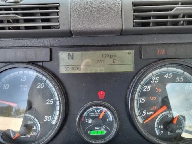 2018 FREIGHTLINER X12564ST