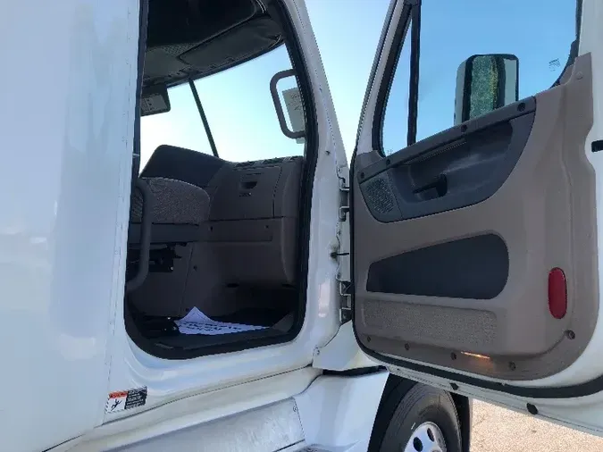 2018 Freightliner X12564ST