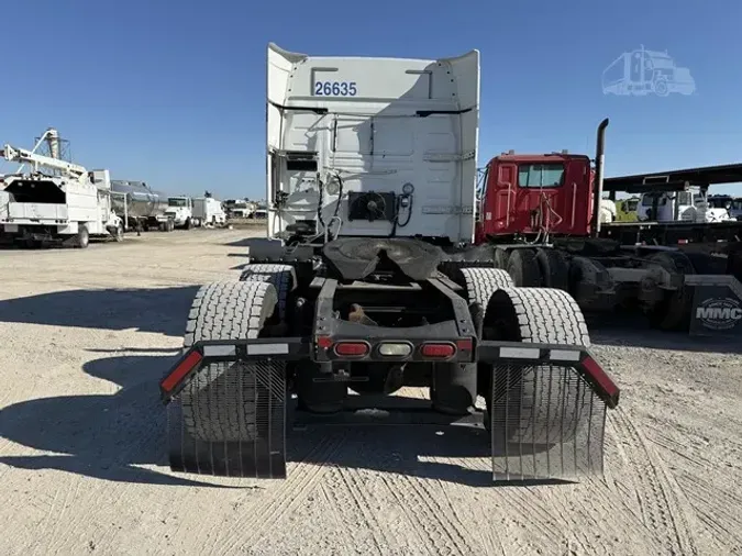 2018 VOLVO VNR64T640