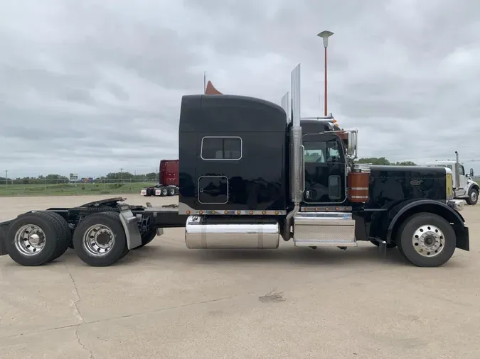 2022 Peterbilt 389