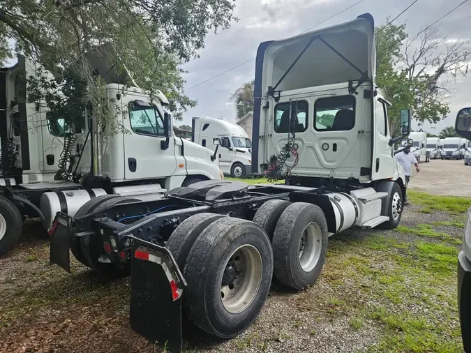 2020 FREIGHTLINER/MERCEDES NEW CASCADIA 116df4c2fc94a97b252b8a48f4c3e34a40b