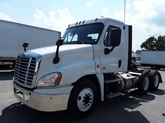 2019 FREIGHTLINER CASCADIA 125df544be51839236e7071c5ec3c86cc46