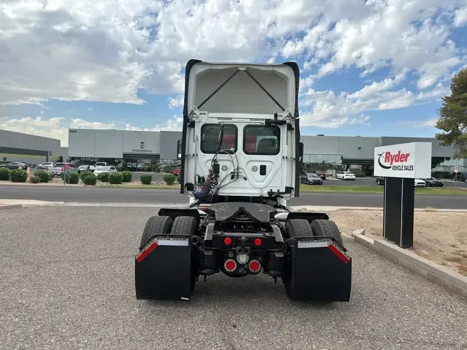 2017 FREIGHTLINER CASCADIA 113