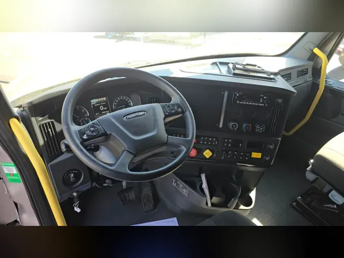 2025 Freightliner Cascadia 126df552b31609ee6dfdf0aeeb78ca7ad44