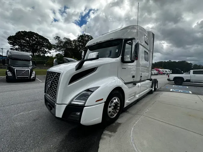 2023 VOLVO VNL64T860