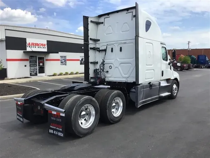 2020 FREIGHTLINER CASCADEVO1