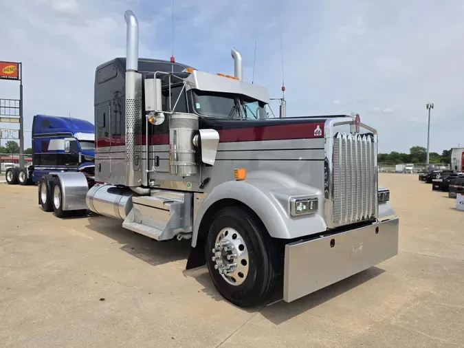 2024 Kenworth W900df601d4e38e554e6c167dc961658c904