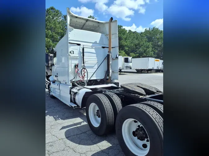 2020 VOLVO VNR64T-640